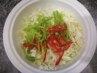 青红椒拌白菜丝的做法步骤：5