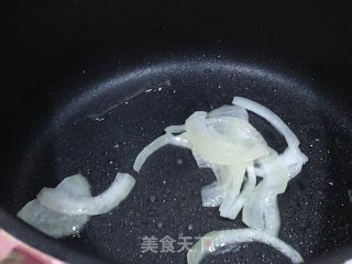 三文鱼味噌汤的做法步骤：1