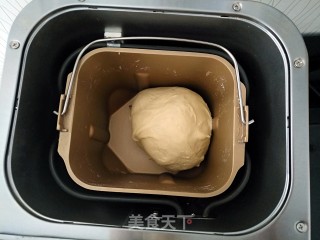 菠萝酱面包卷的做法步骤：3