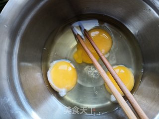 韭香鸡蛋羹的做法步骤：2