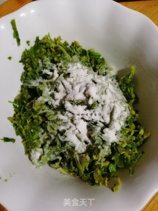 香椿煎鸡蛋的做法步骤：4