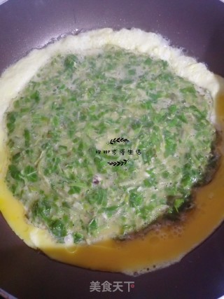 香椿煎鸡蛋的做法步骤：9