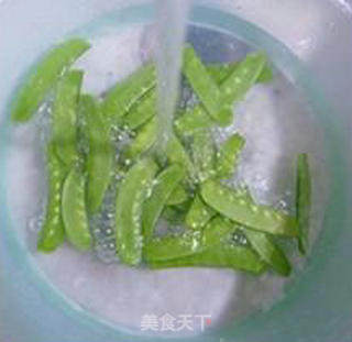 鲜蘑菇炒荷兰豆的做法步骤：3