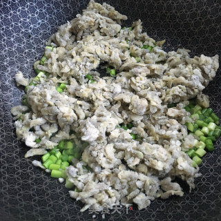 蒜苔炒槐花麦饭的做法步骤：6