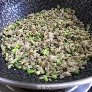 蒜苔炒槐花麦饭的做法步骤：8