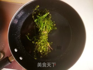 荠菜花煮鸭蛋的做法步骤：3