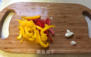 五彩蚝油生菜的做法步骤：2