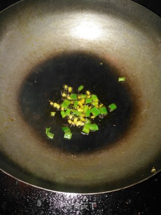 回锅蒜苔五花肉的做法步骤：6