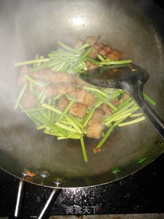回锅蒜苔五花肉的做法步骤：8