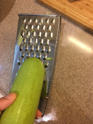 西葫芦鸡蛋饼的做法步骤：1