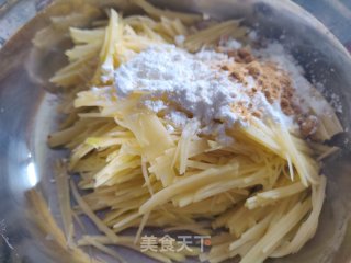 土豆丝饼的做法步骤：2