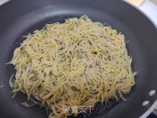 土豆丝饼的做法步骤：4