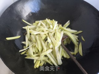 土豆炒茄条的做法步骤：7