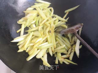 土豆炒茄条的做法步骤：8