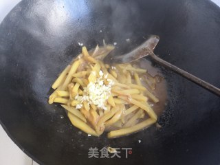 土豆炒茄条的做法步骤：11