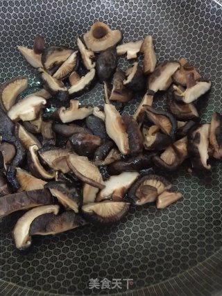 葱花炒香菇的做法步骤：2