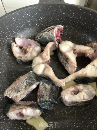 丝瓜黑鱼汤的做法步骤：2