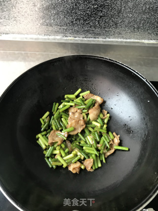五花肉蒜苗的做法步骤：6