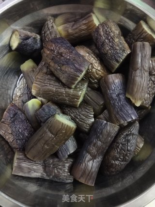 蒜香擂茄子的做法步骤：1