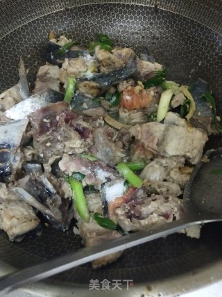焖煮长翅鱼的做法步骤：5