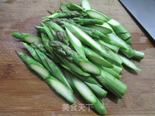 榨菜丝腐竹炒芦笋的做法步骤：3