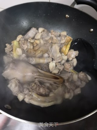 啤酒焖嫩鸭的做法步骤：3