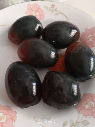“凉菜”凉拌皮蛋的做法步骤：3