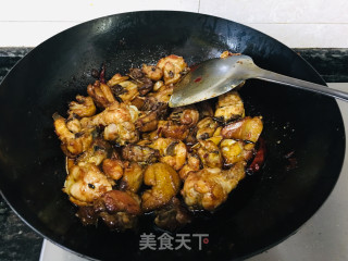 相互松茸土豆炖鸡的做法步骤：3