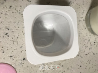草莓酸奶冻的做法步骤：1