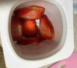草莓酸奶冻的做法步骤：3