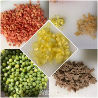 菠萝炒饭的做法步骤：2