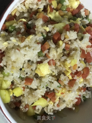 菠萝炒饭的做法步骤：3