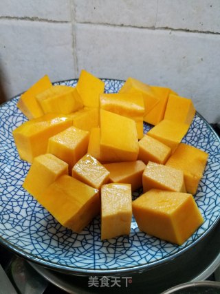 芋头南瓜咖喱椰香煲的做法步骤：2