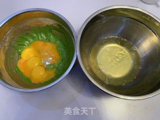 菠菜戚风8寸的做法步骤：5