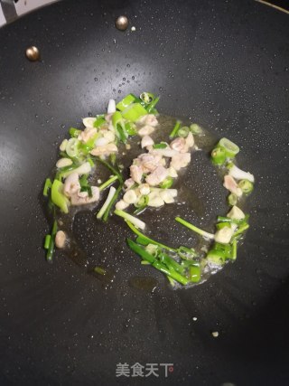 鸡肉炒甜豆的做法步骤：2