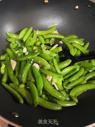 鸡肉炒甜豆的做法步骤：3