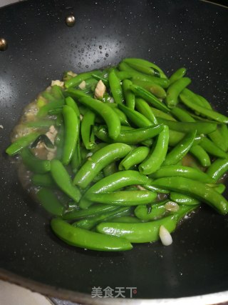 鸡肉炒甜豆的做法步骤：4
