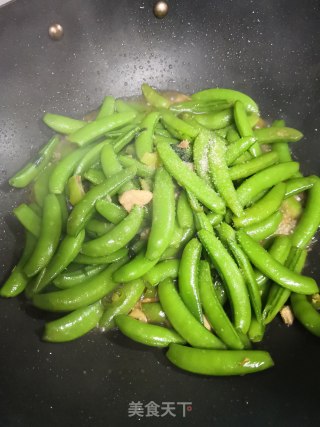 鸡肉炒甜豆的做法步骤：5