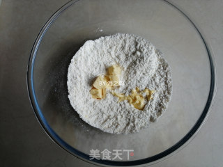羊角司康的做法步骤：2