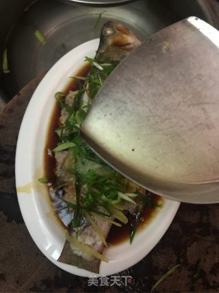 肉末蒸鲈鱼的做法步骤：8