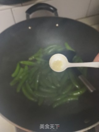 素炒甜豆的做法步骤：3