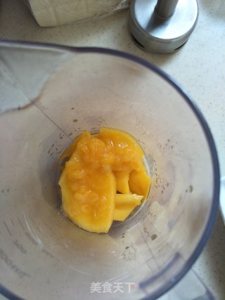 芒果奶昔的做法步骤：2
