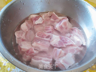喼汁茄汁烧排骨的做法步骤：1