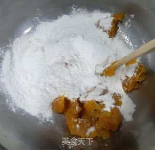 南瓜糯米糍的做法步骤：1