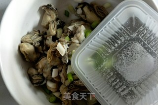 金牌海蛎煎的做法步骤：2