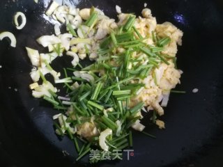 小葱春笋炒蛋的做法步骤：4