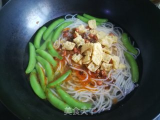 甜豆角烧螺蛳粉的做法步骤：6