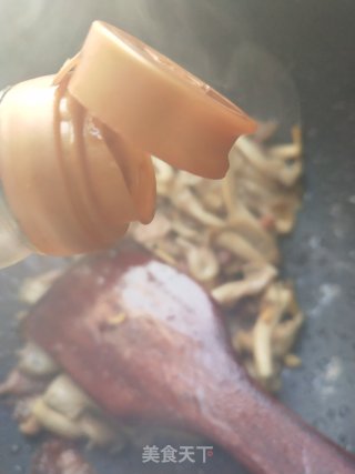 瘦肉炒蘑菇的做法步骤：9