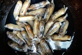 金牌葱姜巧烹蛏的做法步骤：2