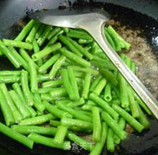 丁香鱼炒带豆的做法步骤：6